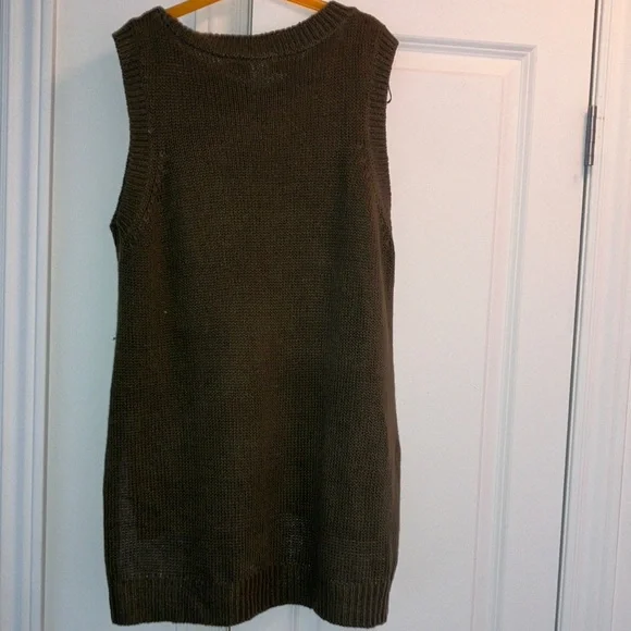 Olive Green Sleeveless Knit Top - Picture 4 of 6